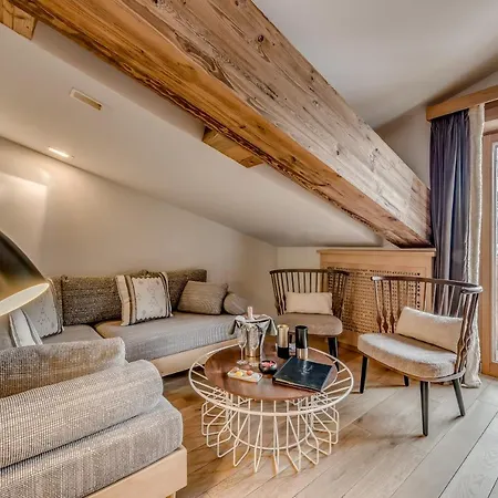 Hotel Le Yule & 5*